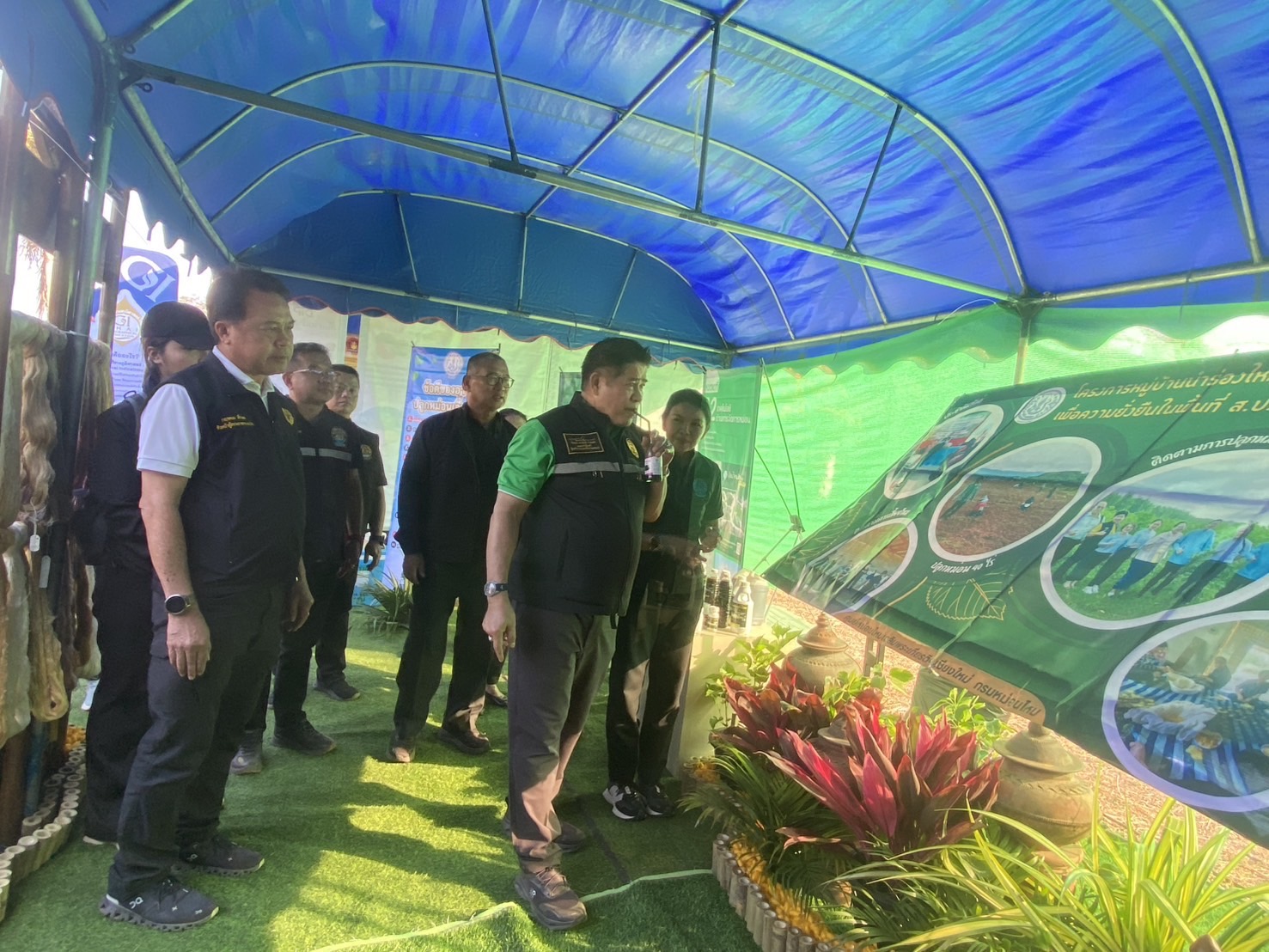 title - ส.ป.ก.ร่วมติดตาม รองนายกรัฐมนตรี และรัฐมนตรีว่าการกระทรวงเกษตรและสหกรณ์ (ร้อยเอก ธรรมนัส พรหมเผ่า) ลงพื้นที่ตรวจราชการในเขตปฏิรูปที่ดินจังหวัดเชียงใหม่